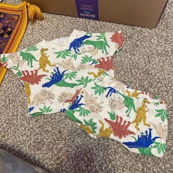 Old Navy Baby Dinosaur Print T-Shirt & Shorts Set Unisex Multicolor - Picture 1 of 3